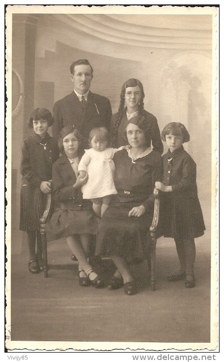 44 - FROSSAY - Belle Carte Photo Représentant La Famille Guilloux - Frossay