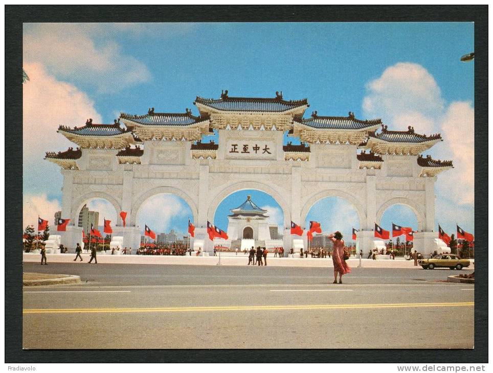 Taïwan - Gateways Of The Chiang Kai-Shek Memorial Hall - Taipei - - Taiwan