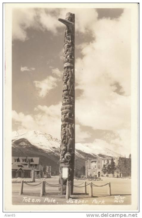 Jasper National Park Alberta Canada, Native Totem And Street Scene, C1920s/40s Vintage Real Photo Postcard - Jasper