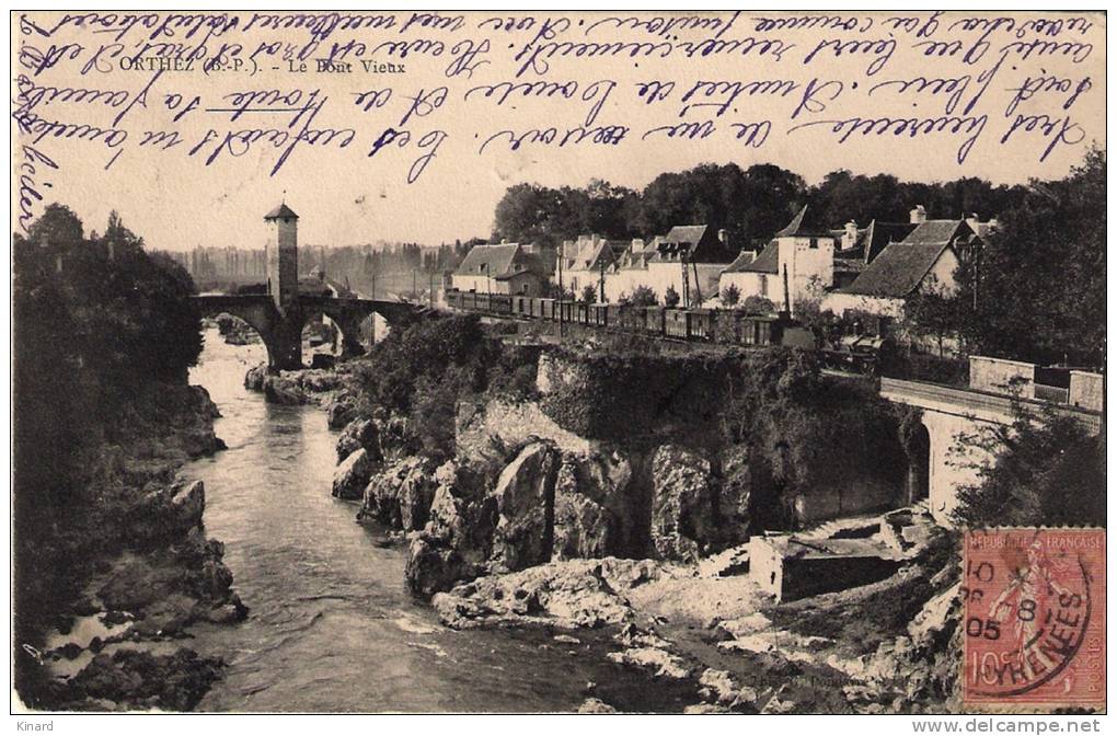 CPA.     ORTHEZ ..... PASSAGE DU TRAIN .....LE PONT VIEUX..circulé 1905.... - Orthez