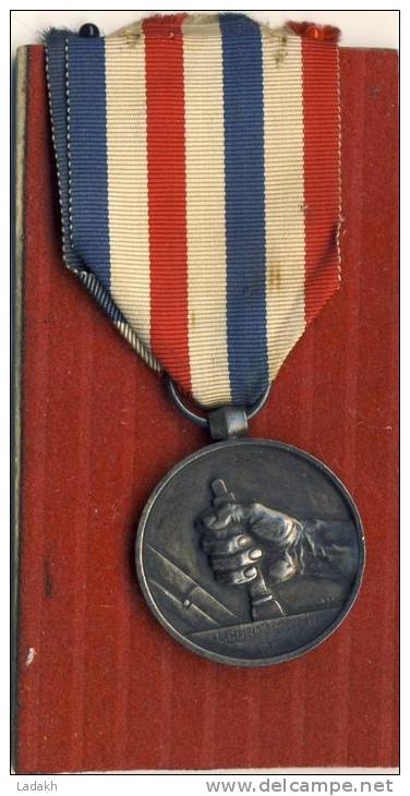 MEDAILLE DES CHEMINAUX    1942 # Chemin De Fer # Train - Professionnels / De Société