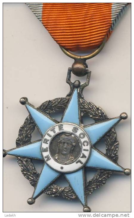 MEDAILLE  Croix Du Mérite Social - Professionnels / De Société