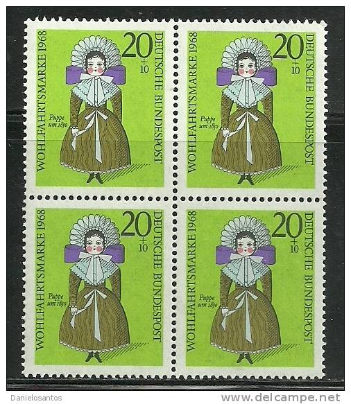 Germany Alemanha Deutschland 1968 Dolls German Natl Museum Block Of 4 MNH Complete Serie - Bambole