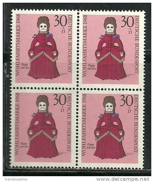 Germany Alemanha Deutschland 1968 Dolls German Natl Museum Block Of 4 MNH Complete Serie - Bambole