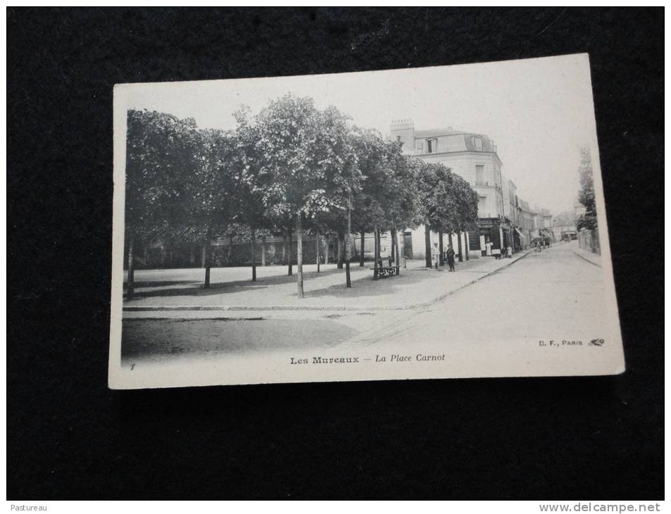 Les Mureaux.La  Place Carnot. - Les Mureaux