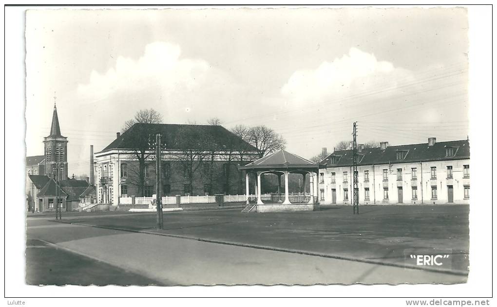 Auby La Place De La République - Auby