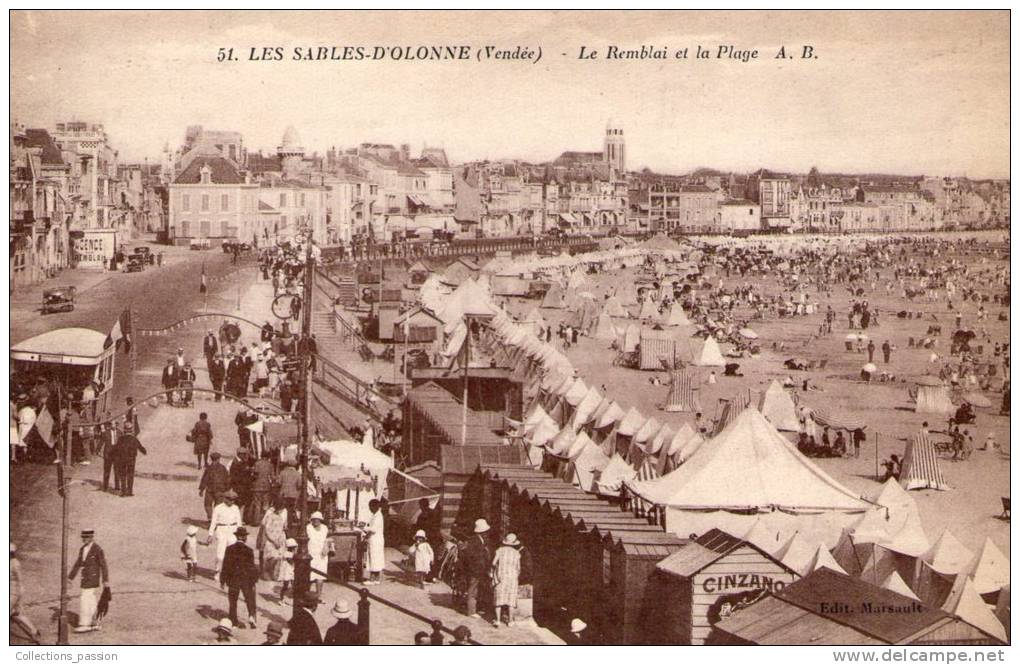 Cp , 85 , Les SABLES D'OLONNE , Le Remblai Et La Plage , Voyagée , Publicité : CINZANO - Pouzauges