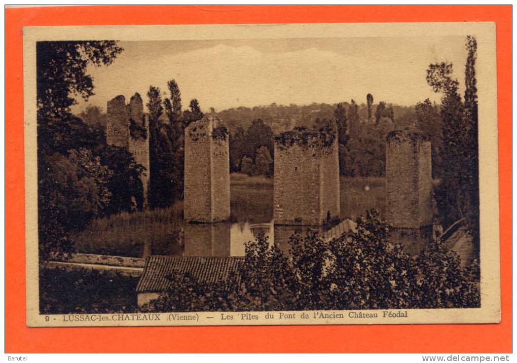 LUSSAC LES CHATEAUX --> Les Piles Du Pont De L'Ancien Château Féodal - Lussac Les Chateaux