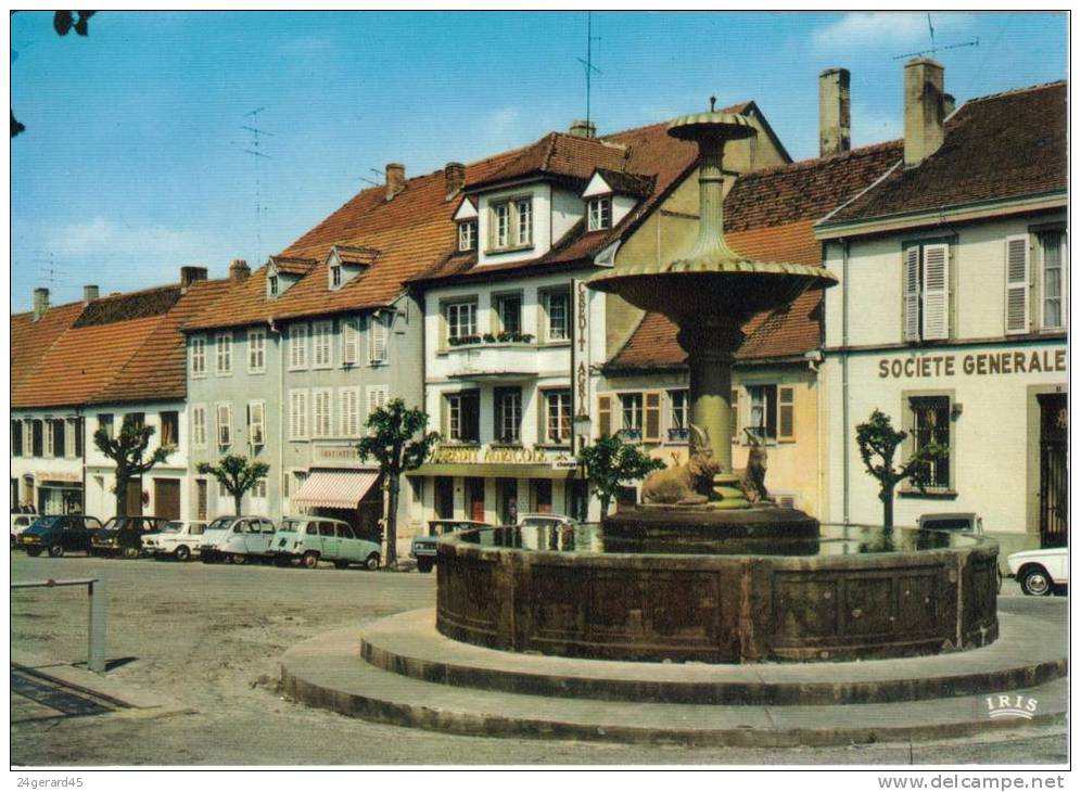 CPSM SARRE UNION (Bas Rhin) - Place De La République - Sarre-Union