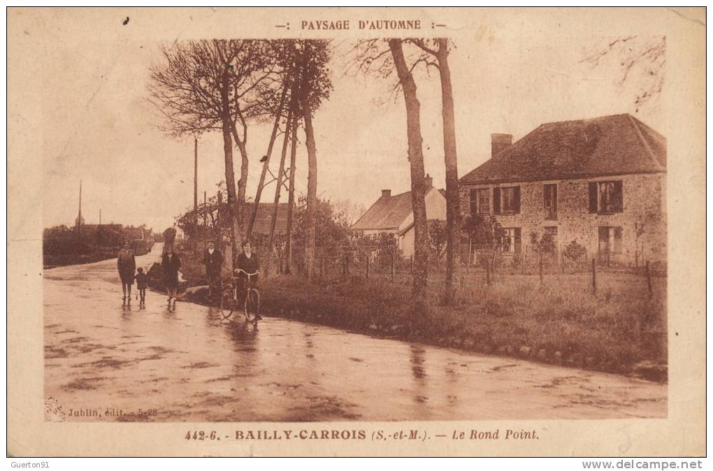 ( CPA 77 )  BAILLY-CARROIS  /  Le Rond Point  -  (État Moyen) - Baillycarrois