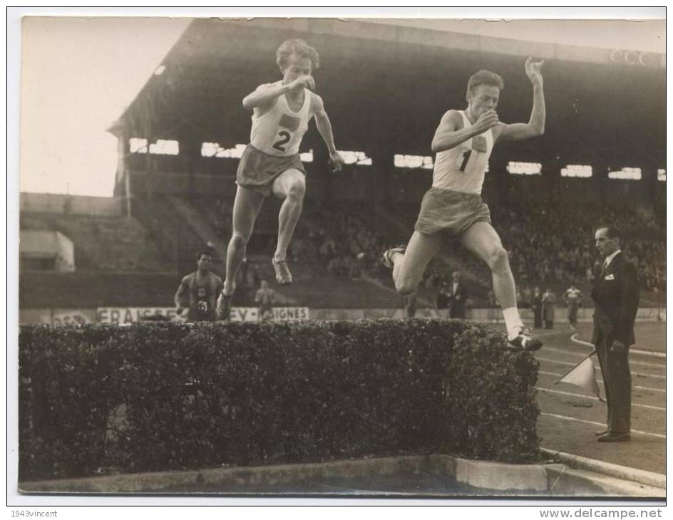 P 655 - ATLETISME - 1953 - France Suéde - Le Suédois Soderberg Enléve Le 3000m Steeple   - Voir Description - - Atletica