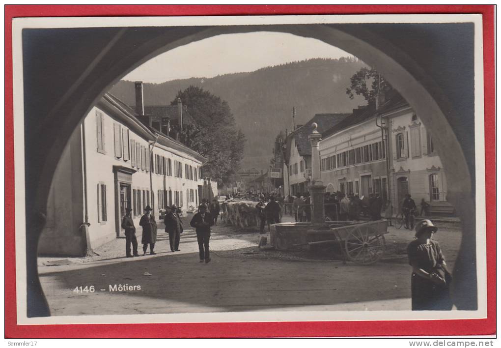 MÔTIERS, RUE ANIMÉE, MARCHÉ AUX BESTIAUX - Môtiers 