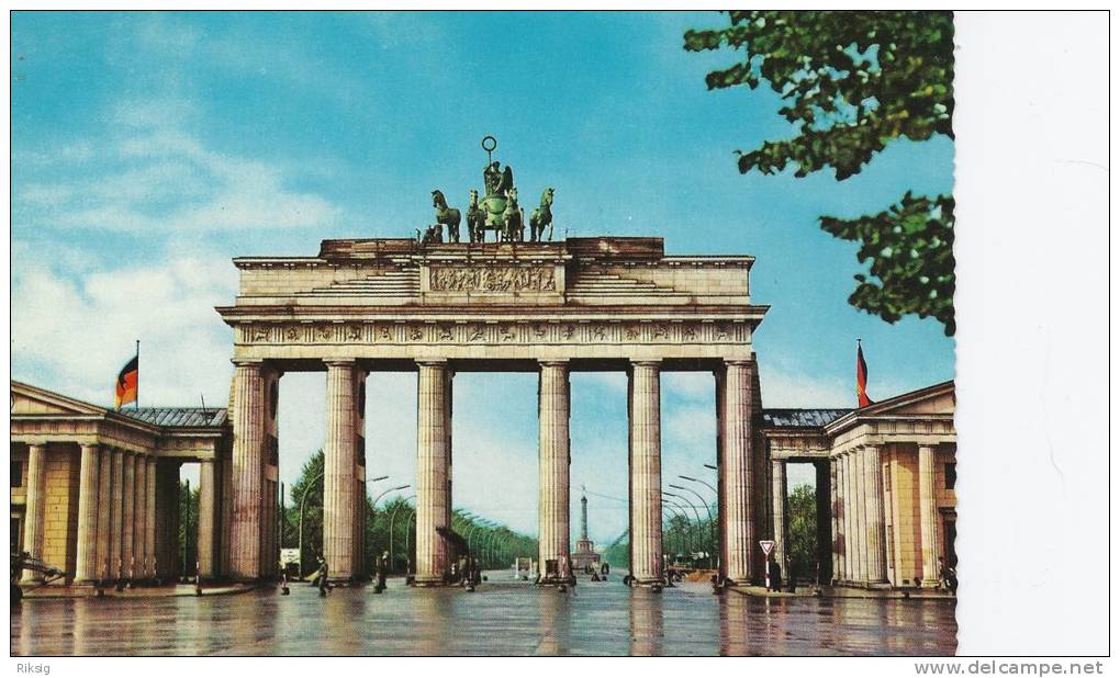 Berlin   Brandenburger Tor.  B-905 - Brandenburger Deur