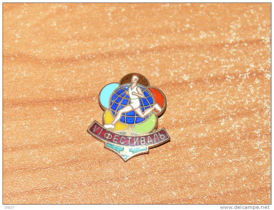 ATHLETISME COURSE A PIED 1950   " RUSSIE CCCP  RTO  "  PINS  EPINGLETTE - Leichtathletik