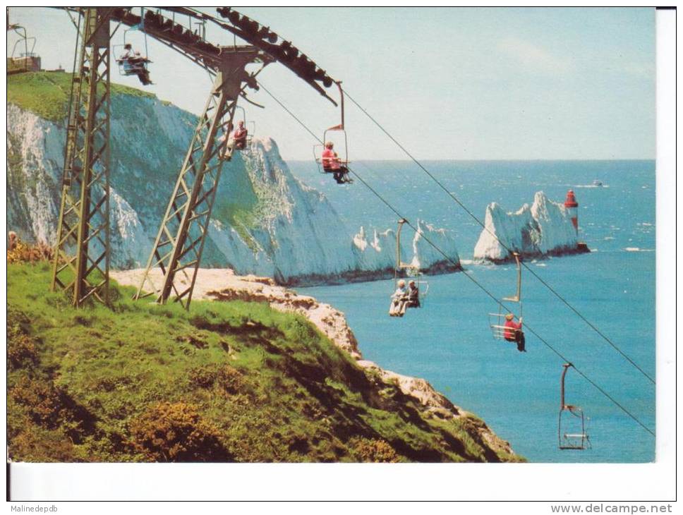 CP ISLE OF WIGHT : LES AIGUILLES ET LE TÉLÉSIÈGE DE BAIE D'ALUN VU DU PARC DE PLAISIR DE BAIE D'ALUN - Autres & Non Classés