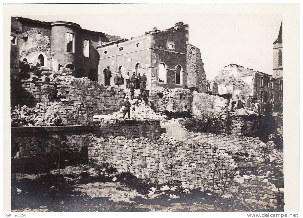 Photo VIGNEULLES-LES-HATTONCHATEL - Soldats Dans Les Décombres à Hattonchâtel (A2, Ww1, Wk1) - Vigneulles Les Hattonchatel