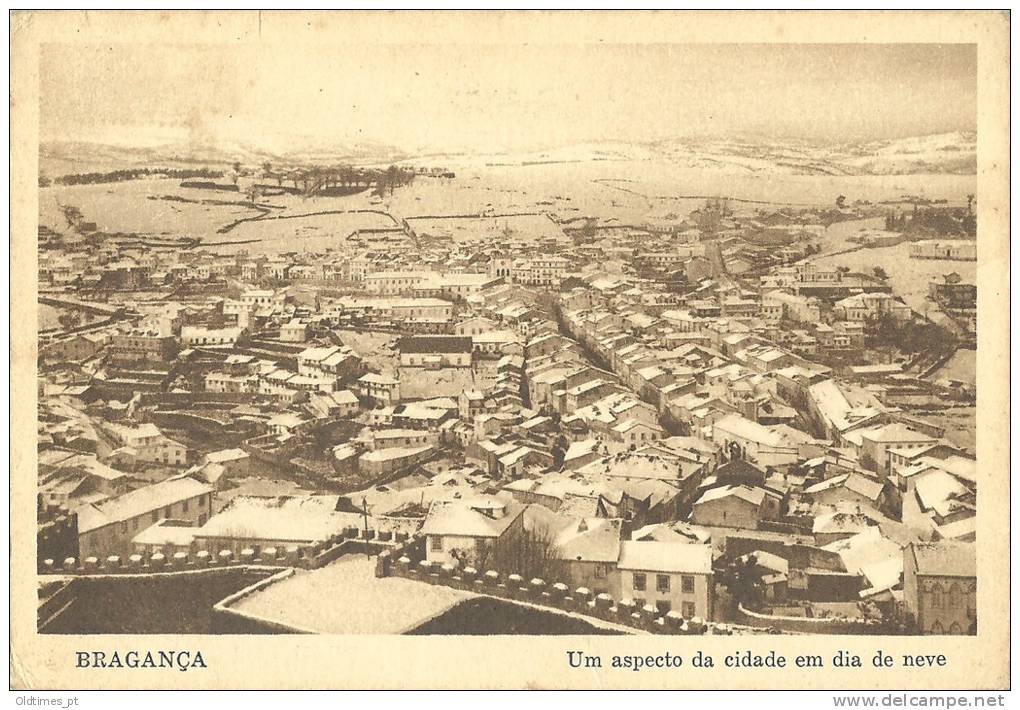 PORTUGAL - BRAGANÇA - CIDADE EM DIA DE NEVE - 1940 PC - Bragança