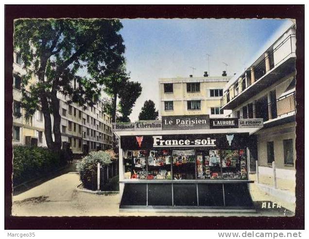 Les Mureaux Les Cités Renault édit. Alfa N° 7 121 09 Kiosque De Marchand De Journaux - Les Mureaux