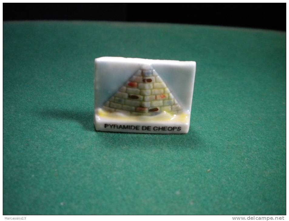 FEVE PAYS PYRAMIDE DE CHEOPS SERIE MERVEILLES DU MONDE 1994 - Countries