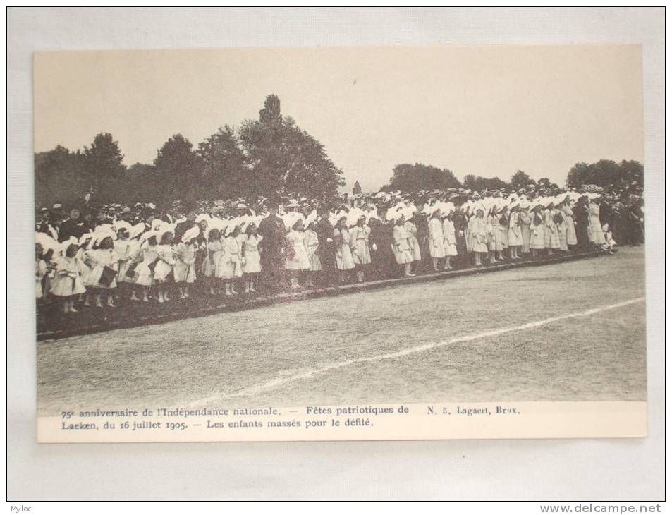 75e Anniv. De L´Indépendance. 75 Jaar Onafhankelijkheid. Les Enfants Massés Pour Le Défilé. - Fêtes, événements