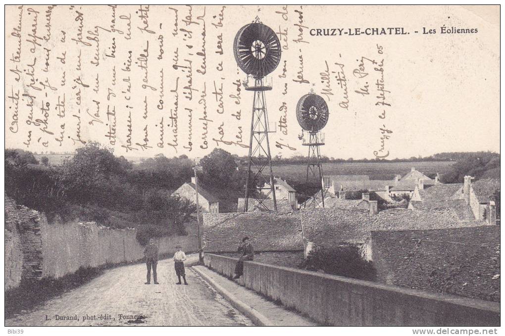 CRUZY-LE-CHATEL.  _  Les Eoliennes. Deux Eoliennes Dominent Le Paysage. Carte Animée. - Cruzy Le Chatel