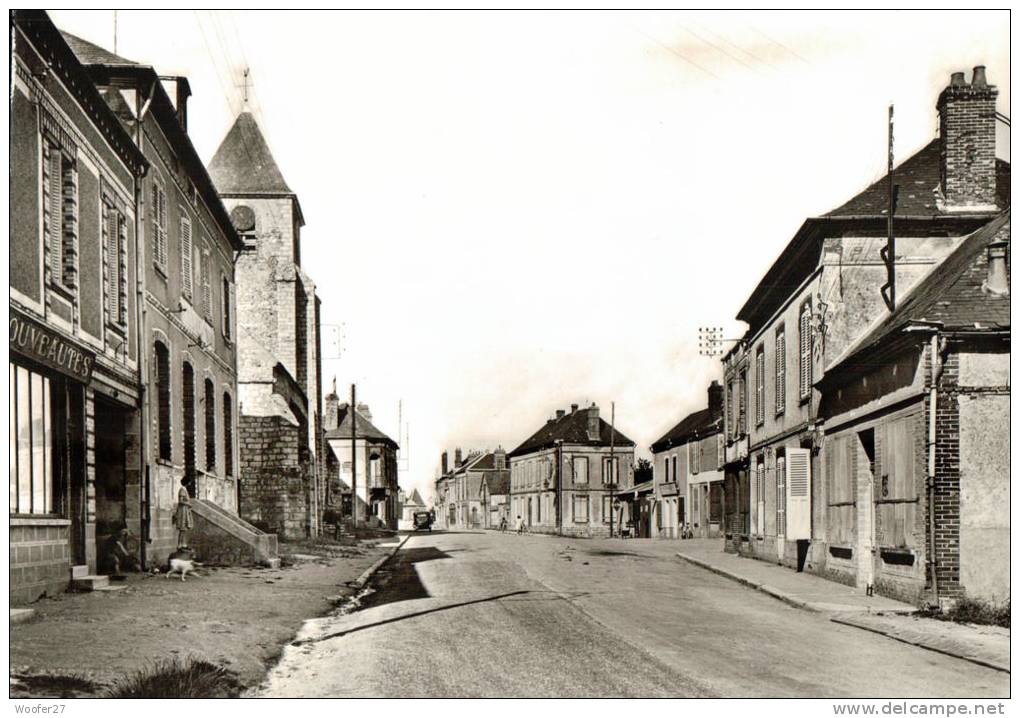 CPM EGRISELLES LE BOCAGE   Un Coin De La Ville  Avec La Rue Principale - Egriselles Le Bocage