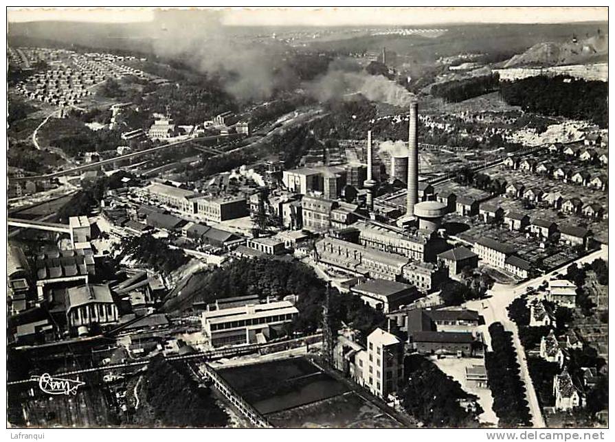 Moselle -gd Format - Ref C586-freyming -vue Aerienne Des Usines -cités Et Puits Vouters  - Carte Bon Etat - - Freyming Merlebach