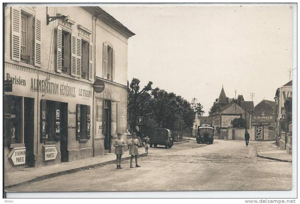 FLINS SUR SEINE - Rue Du Maréchal Foch - Flins Sur Seine