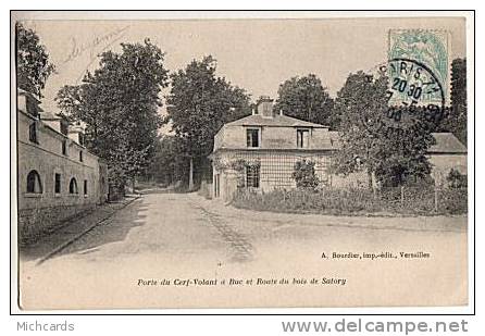 CPA 78 BUC - Porte Du Cerf Volant Et Route Du Bois De Satory - Buc