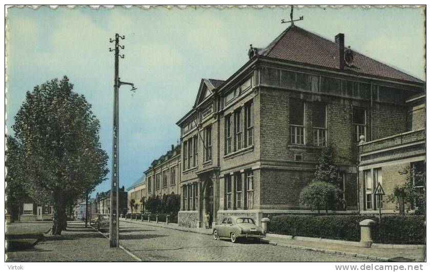 Menen - Menin :  Rijk's Middelbare School  ( Old Car ) - Menen