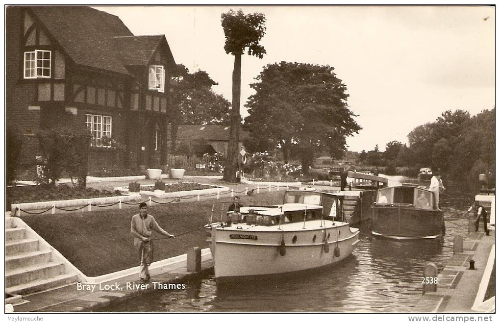 Bray Lock River Thames - Buckinghamshire