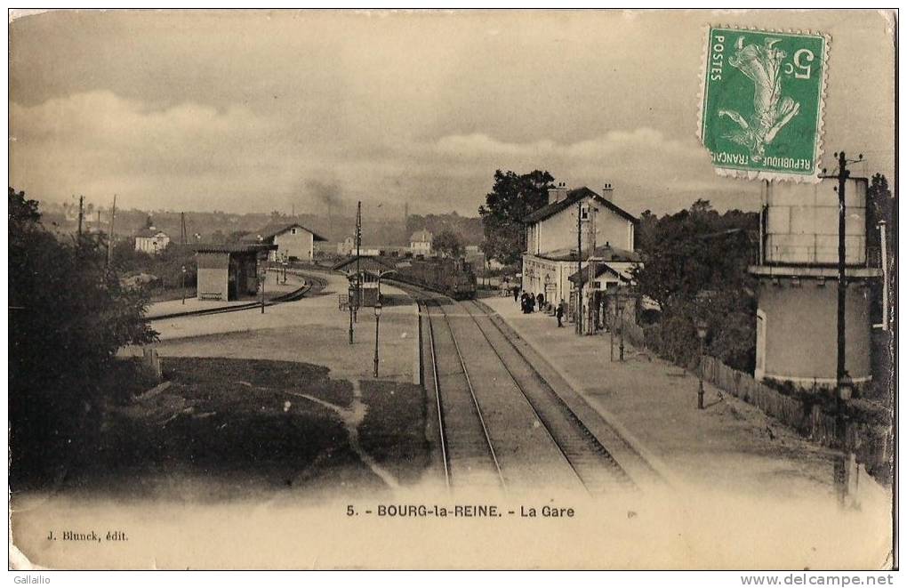 BOURG LA REINE LA GARE CPA ANIMEE AVEC TRAIN LOCOMOTIVE A VAPEUR - Bourg La Reine