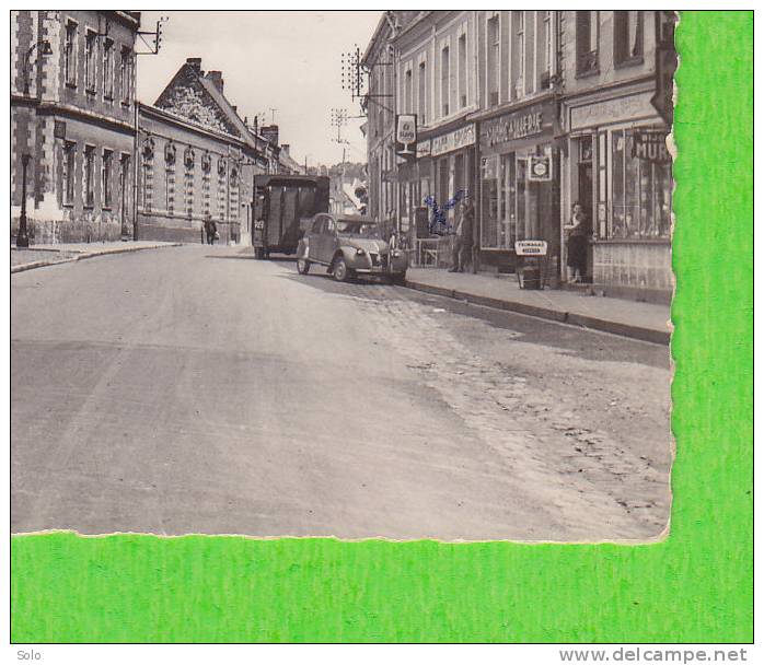 AUXI LE CHATEAU - Place De L'Hôtel De Ville - L'Eglise (Citroên 2CV) - Auxi Le Chateau