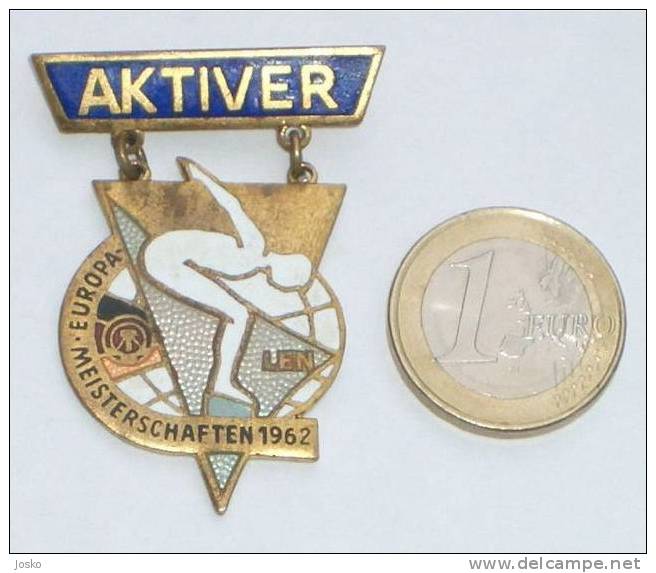 SWIMMING EUROPEAN CHAMPIONSHIPS 1962 Leipzig (Germany) OFFICIAL PARTICIPANT BADGE Pin Natation Natacion Schwimmen Nuoto - Swimming