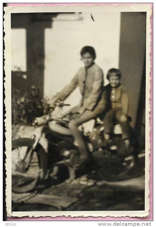 PHOTOGRAPHY - MOTORCYCLE, 8 X 5 Cm, Yugoslavia - Cycling