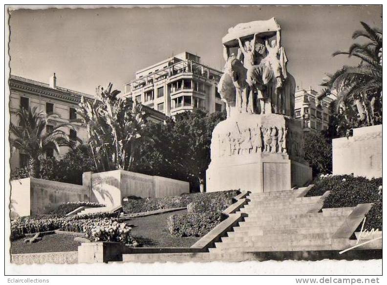 Alger   Le Monument Aux Morts     (voir Scan) - Alger