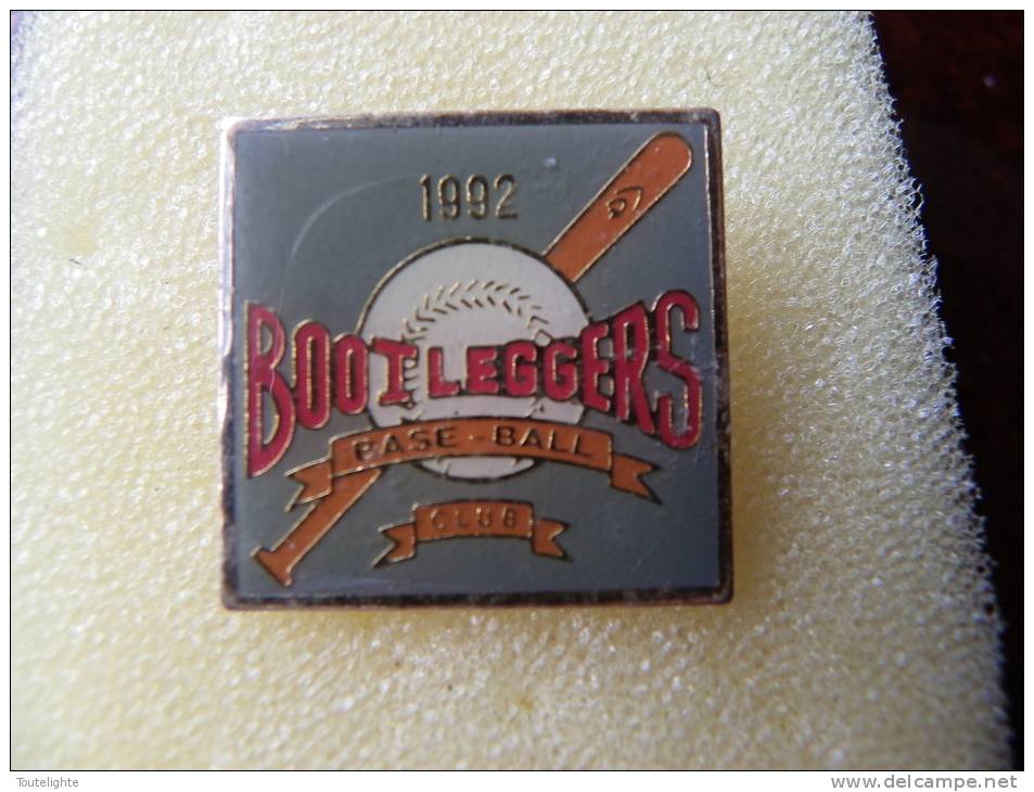 1 Pin´s   Base- Ball  Club  1992  BOOTLEGGERS - Honkbal