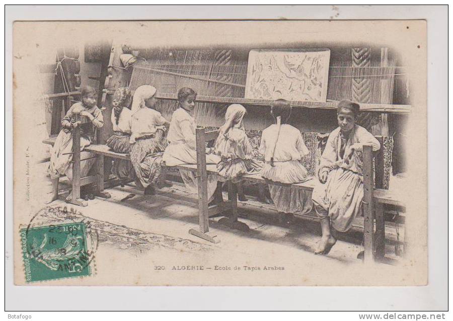 CPA ALGERIE , ECOLE DE TAPIS ARABES En 1908 !! - Kinderen