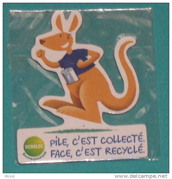 MAGNET PREVENTION ENVIRONNEMENT - KANGOUROU COLLECTE PILES SOUS BLISTER D´ORIGINE - Reklame