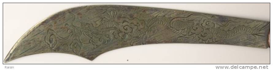 Ancien coupe papier chinois dragons chasseur à l'arc singe savant laiton et cuivre très bon état
