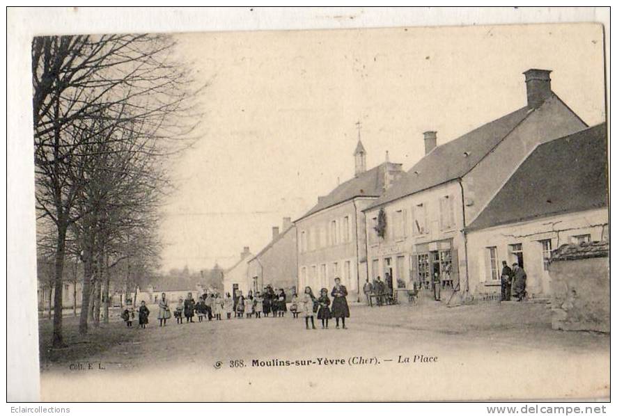 Moulins Sur Yèvre    18        La Place  (voir Scan) - Sonstige & Ohne Zuordnung