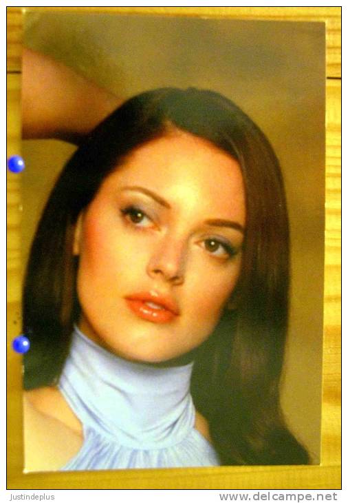 LES JOLIES PIN UP DE LA SERIE CHARMED IMAGE PANINI N° 60 - Charmed