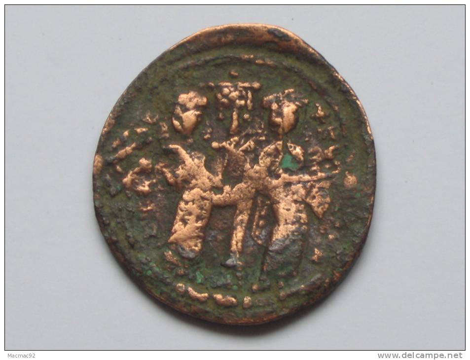 Monnaie à Identfier . Byzantine ? - Byzantine