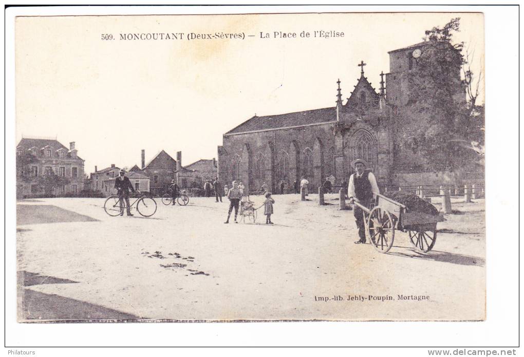 MONCOUTANT (Deux-Sèvres)  --  La Place De L'Eglise - Moncoutant