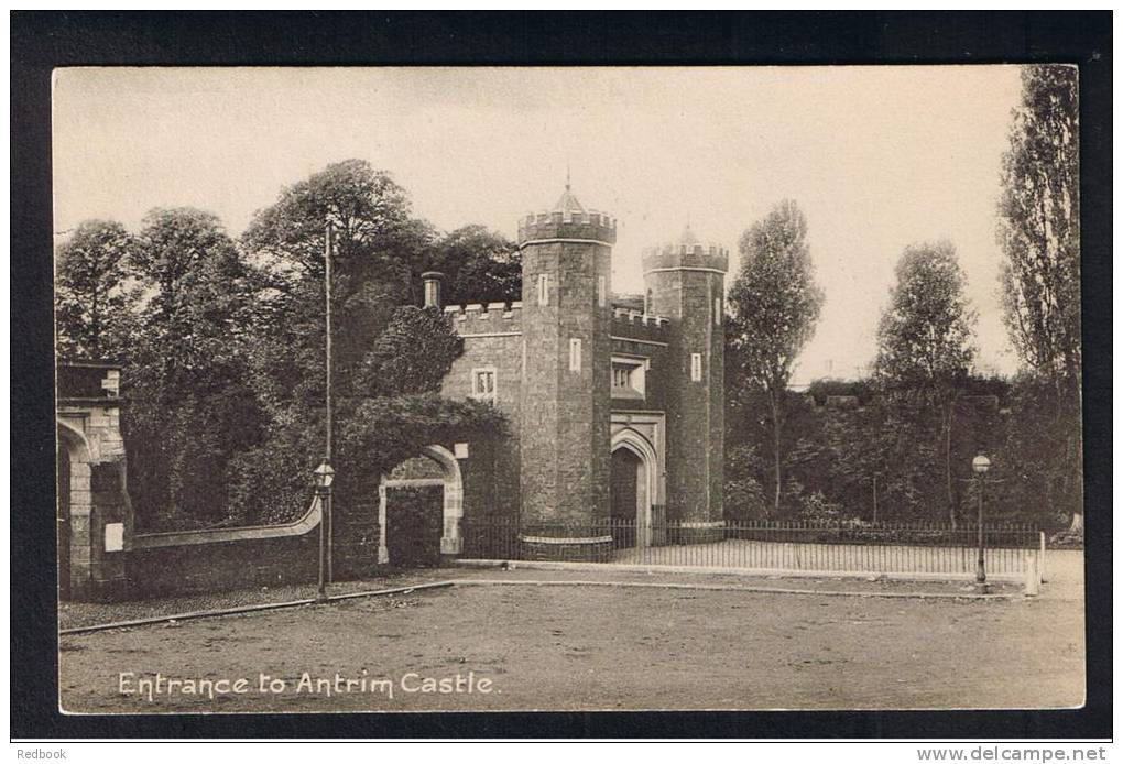 RB 915 - Early Postcard - Entrance To Antrim Castle - Ireland - Antrim