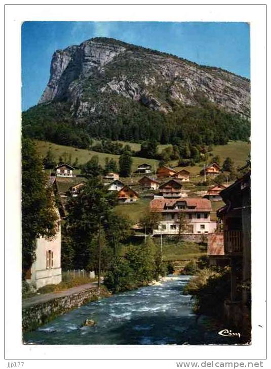 Saint Pierre D'Entremont Debut Des Années 70 Vue Sur Le Village Prise Depuis Le Giers Canton Les Echelles - Les Echelles