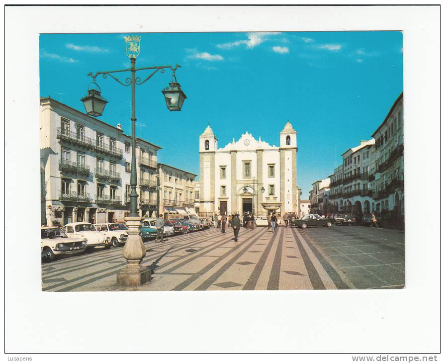 Portugal Cor 21393 - ÉVORA - PRAÇA DO GIRALDO E IGREJA S ANTÃO - OLD CARS AUTOMOBILES VOITURES OPEL TOYOTA VW FORD - Evora