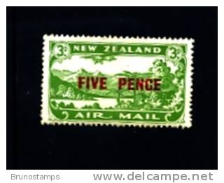 NEW ZEALAND - 1931  AIR MAIL  SURCHARGE  5 D. MINT - Nuovi