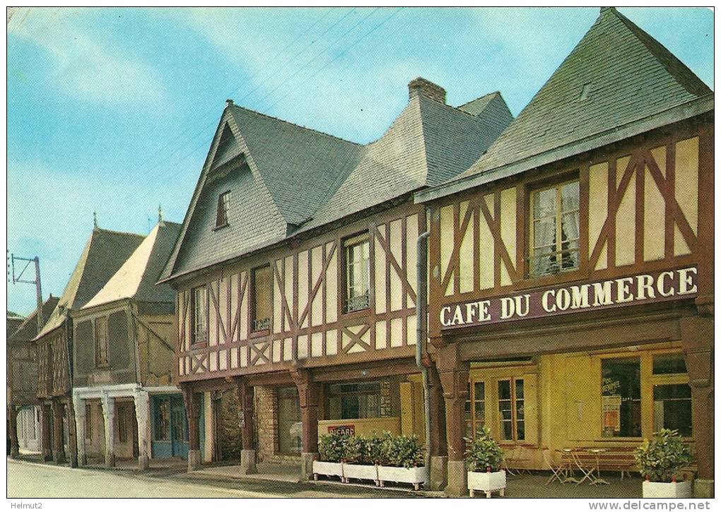 LA GUERCHE DE BRETAGNE (I-et-V) Les Porches Maisons à Pans De Bois - Café Du Commerce (écrite Voir Détails & Scan) MV991 - La Guerche-de-Bretagne