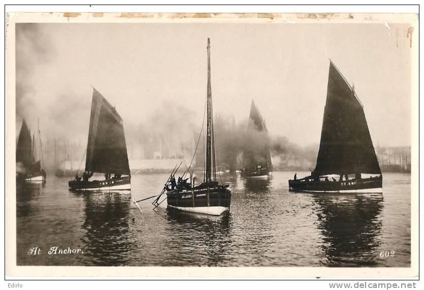 At Anchor  éd Davidson's Photographic - Weston-Super-Mare